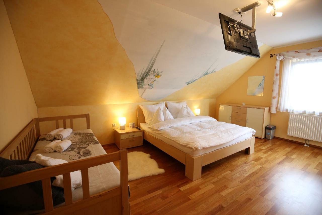 Villa Hasi ไอค์ ภายนอก รูปภาพ